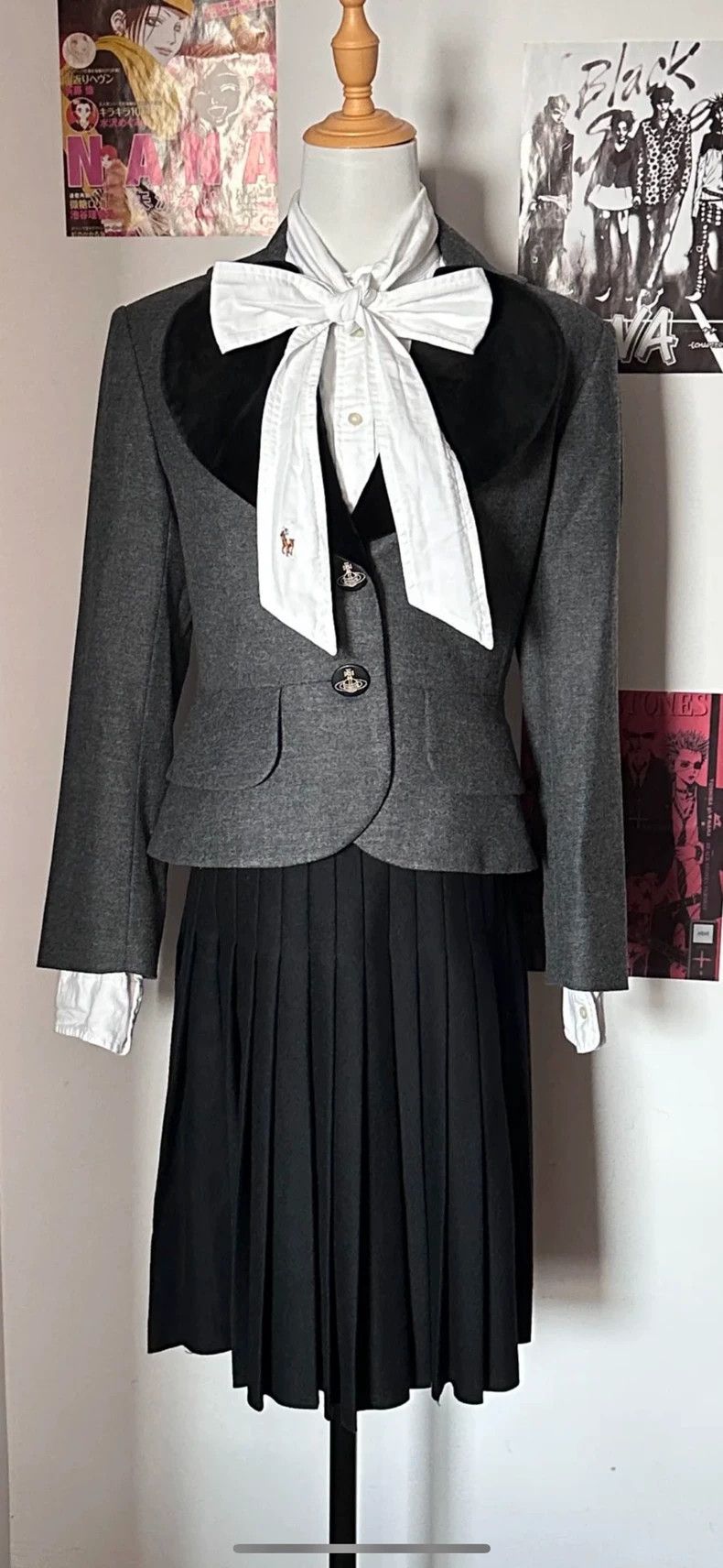 Vivienne Westwood Vivienne Westwood size3 Black and grey suit Size 26" / US 2 / IT 38 - 1 Thumbnail