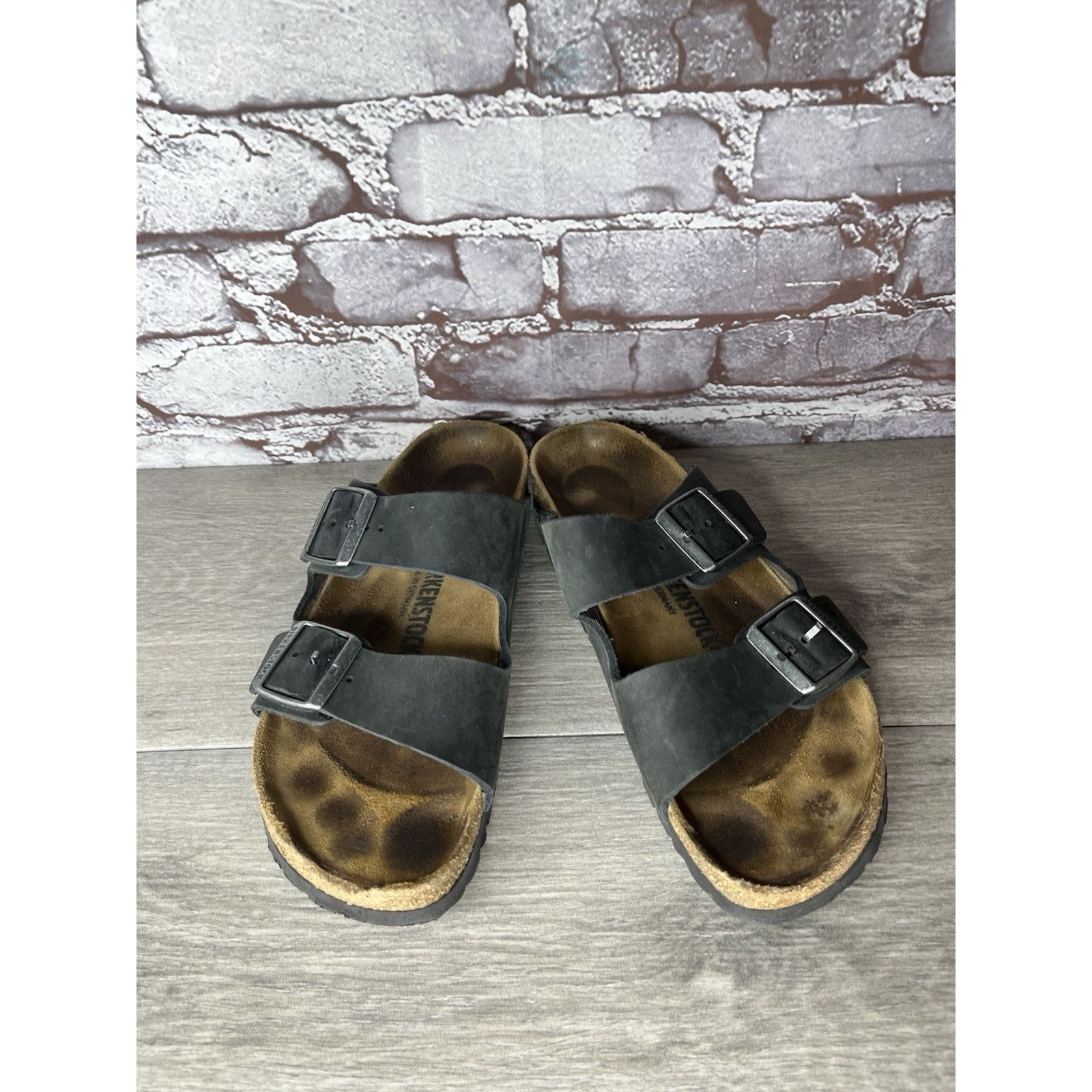 Birkenstock Birkenstock Arizona Black Leather Oiled Slides Sandals Women Size US 9 / IT 39 - 9 Thumbnail