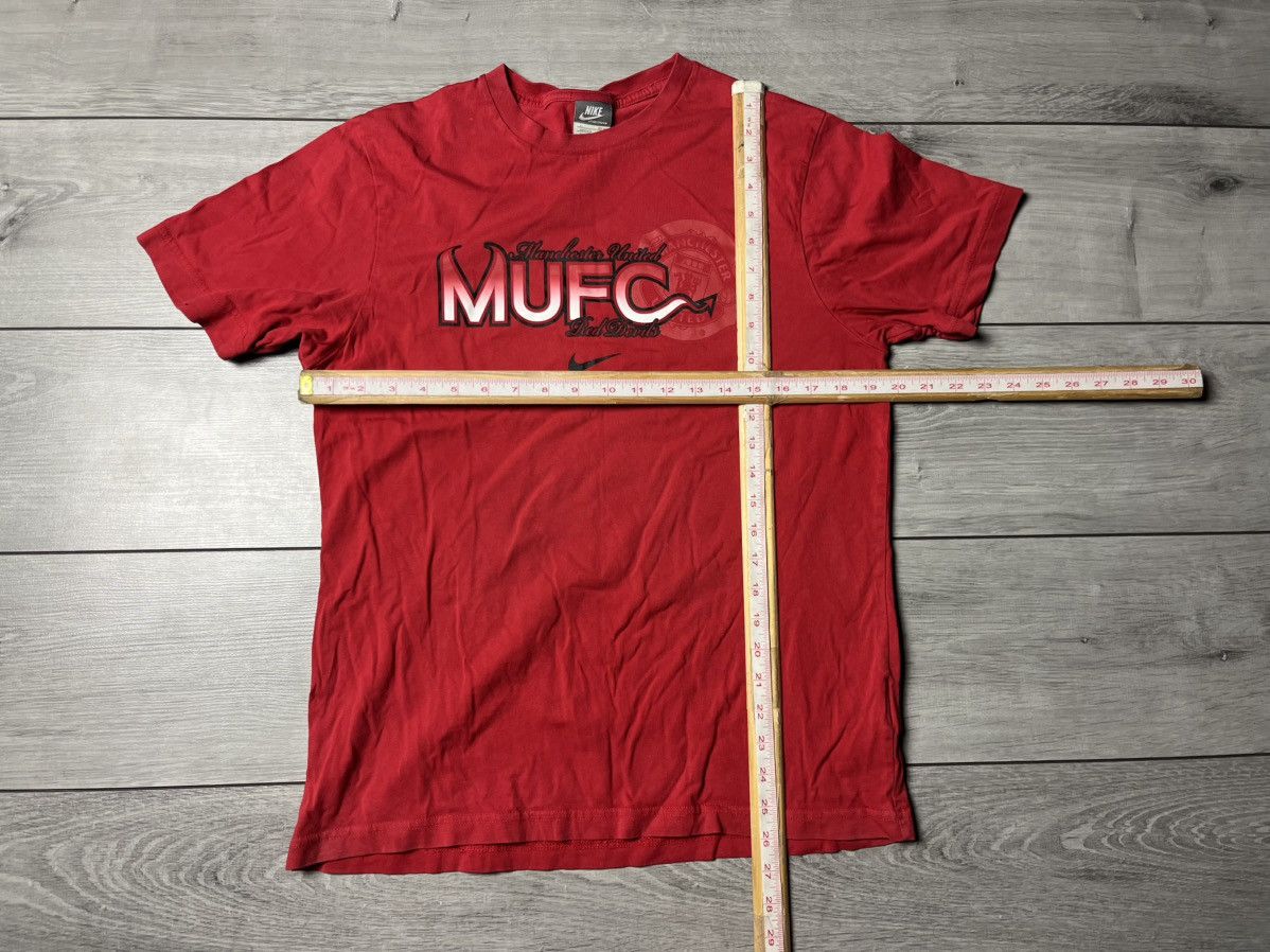 Nike Vintage Nike Manchester United Tshirt Red Devils Size Large Size US L / EU 52-54 / 3 - 5 Thumbnail