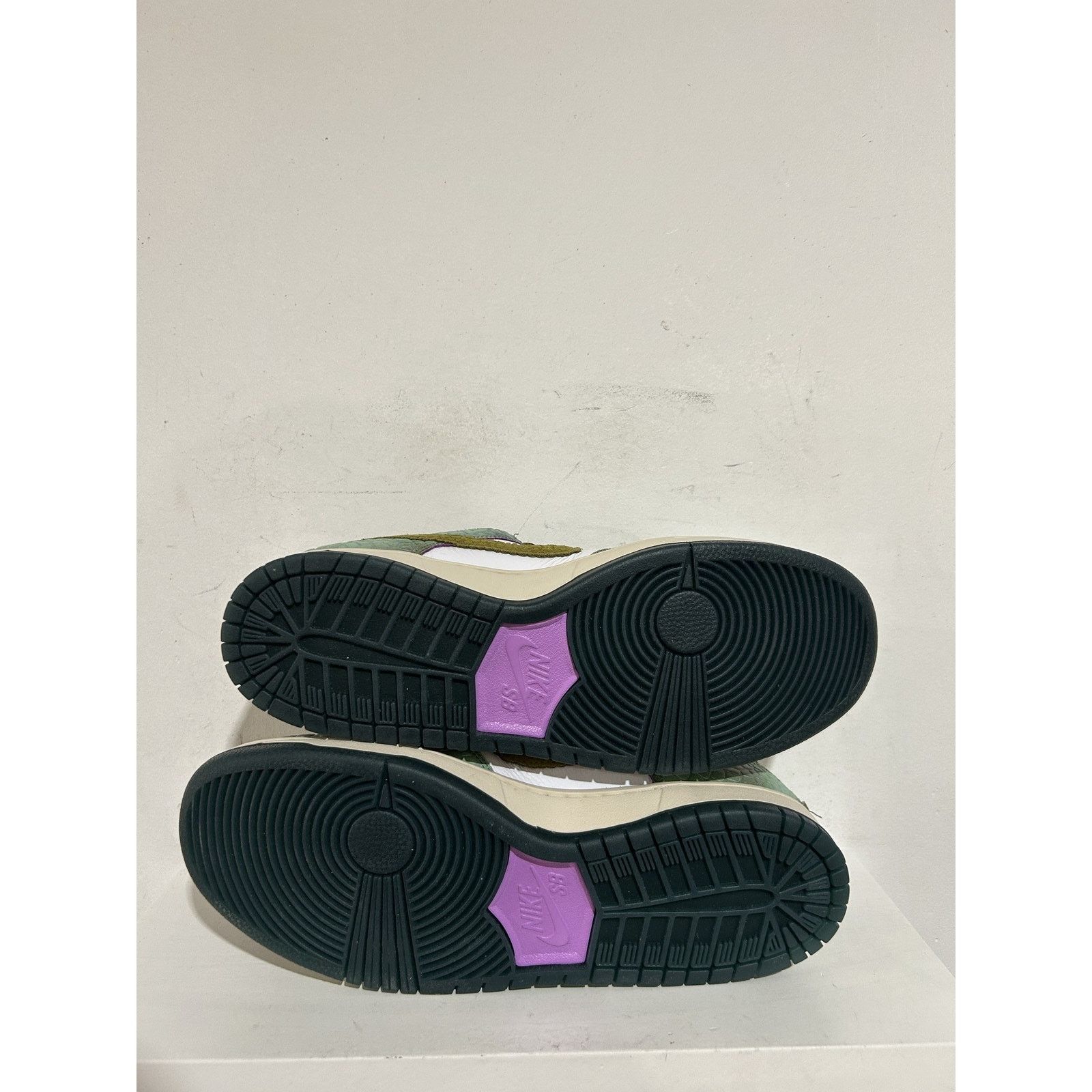 Nike NIKE SB DUNK LOW ALEXIS SABLONE CHAMELEON SIZE 11 BRAND NEW Size US 11 / EU 44 - 6 Thumbnail