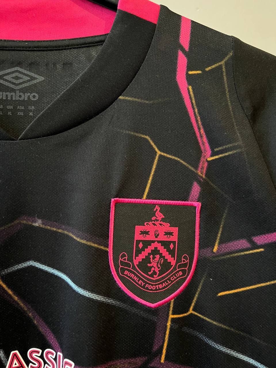 Umbro 2022/23 BURNLEY FC RARE THIRD SOCCER JERSEY FOOTBALL SHIRT Size US XL / EU 56 / 4 - 8 Thumbnail