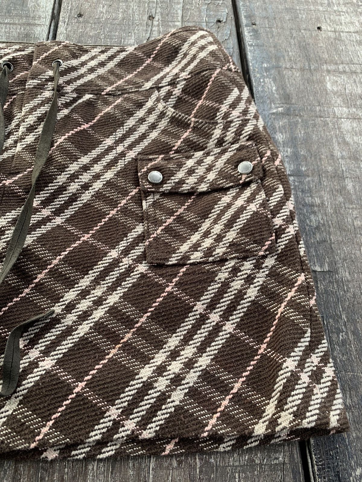 Burberry Burberry mini skirt nice design Size 27" / US 4 / IT 40 - 4 Thumbnail