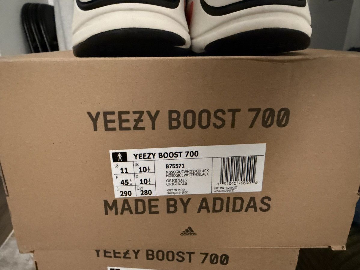 Yeezy Yeezy 700 Waverunner Size US 11 / EU 44 - 7 Thumbnail