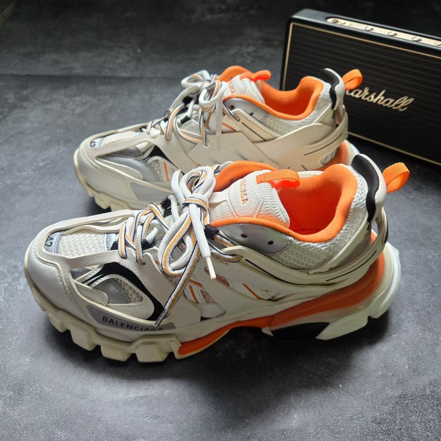 Balenciaga Balenciaga White Lowtop Sneakers 42 Men Size US 9 / EU 42 - 1 Thumbnail