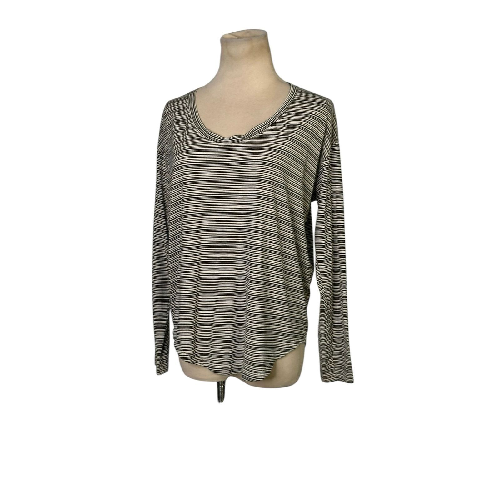 Athleta Athleta black white striped long sleeves t shirt size Small Size S / US 4 / IT 40 - 9 Thumbnail