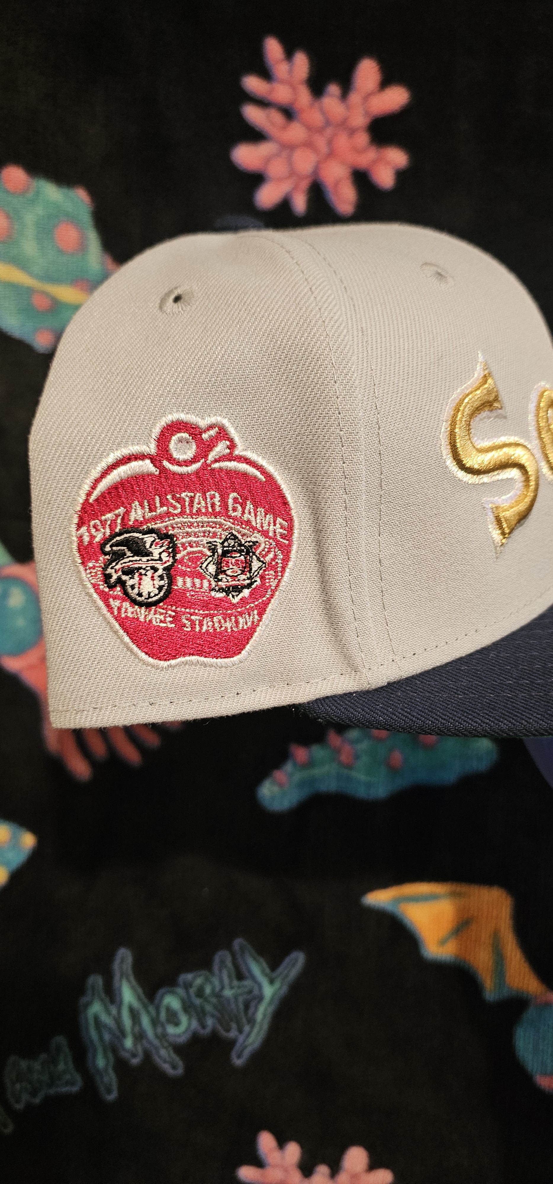 New Era Sz 7 3/8 "Deathnote: Ryuk" inspired Seattle Mariners Size ONE SIZE - 2 Thumbnail