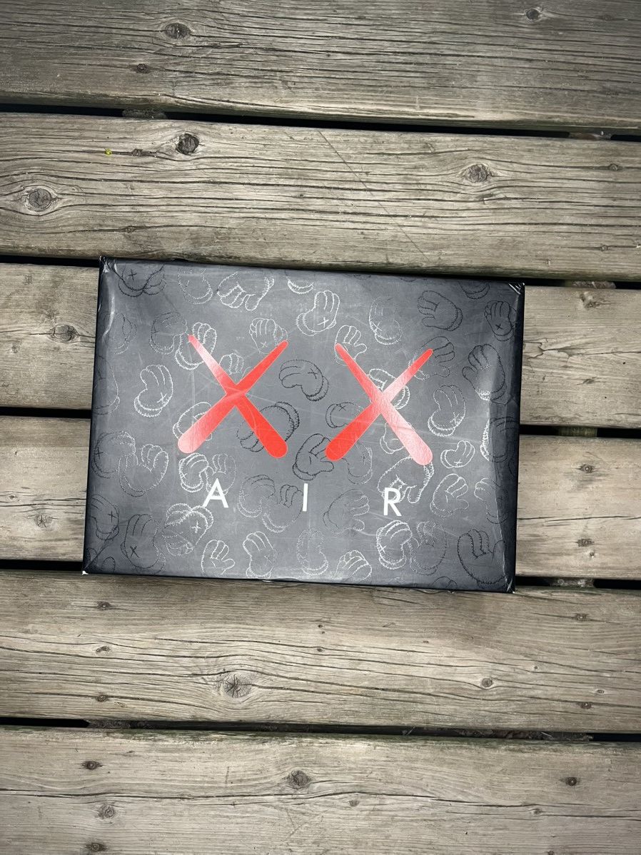 Jordan Brand × Kaws Kaws X Air Jordan Retro 4 Suede Grey Deadstock Size US 9.5 / EU 42-43 - 11 Thumbnail