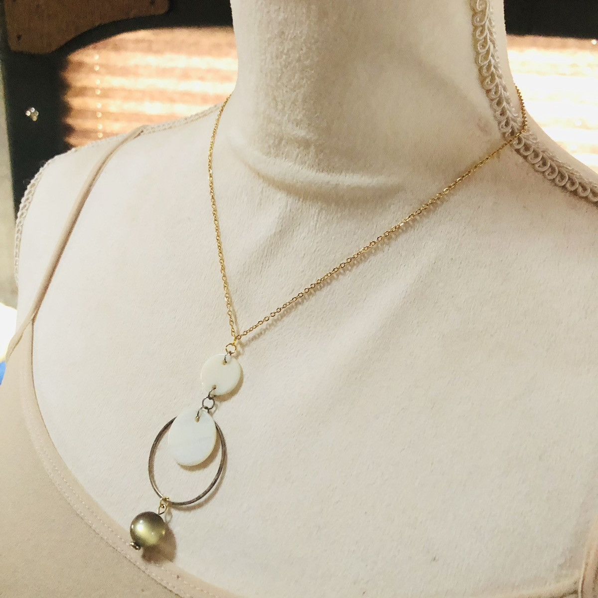 Handmade Handcrafted vintage cat eye mother of pearl drop necklace Size ONE SIZE - 3 Thumbnail