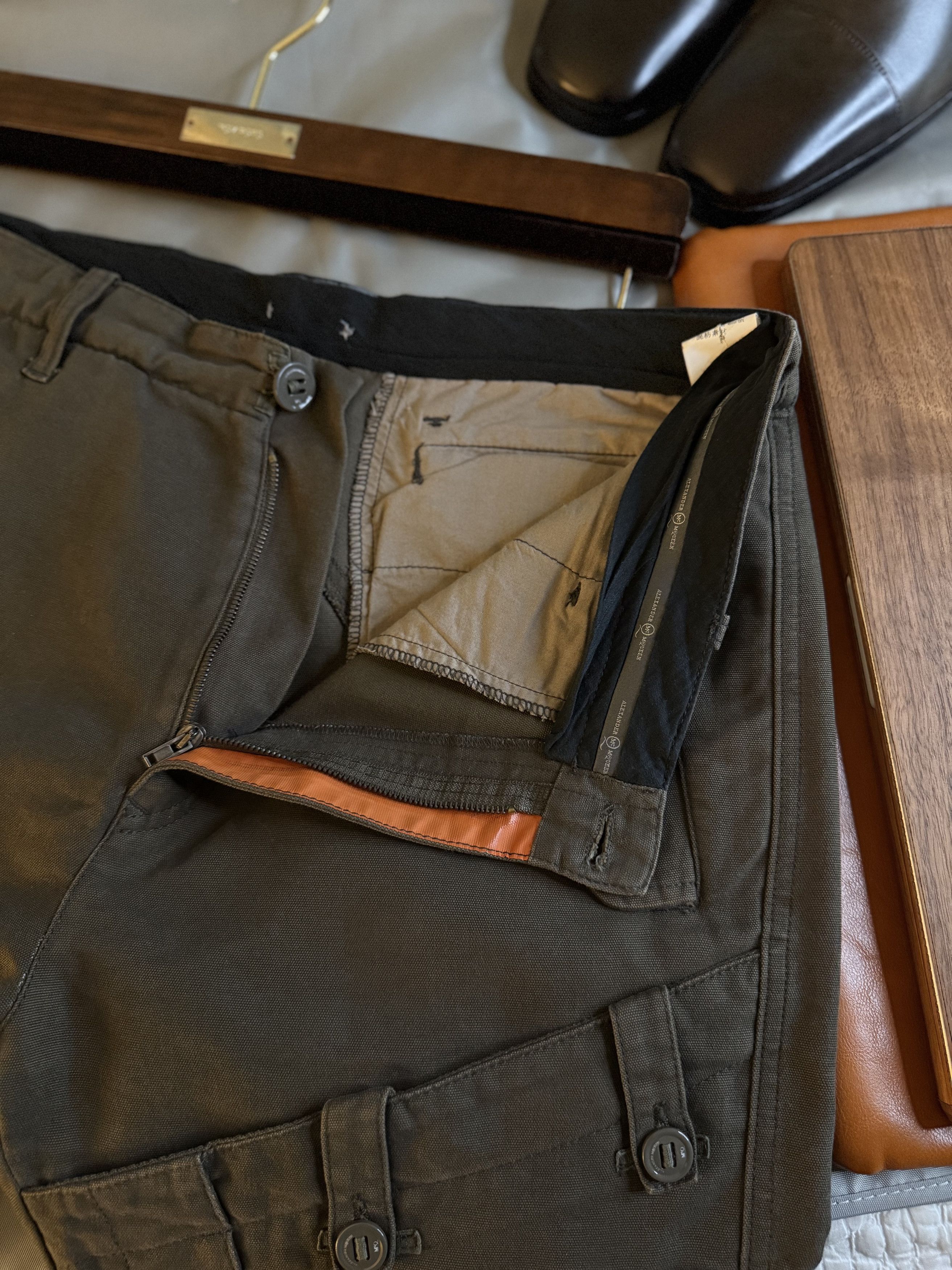 Alexander McQueen Ultimate Rare $2,500 w/tax MCQUEEN Handmade Cargo Pants Size US 32 / EU 48 - 19 Thumbnail