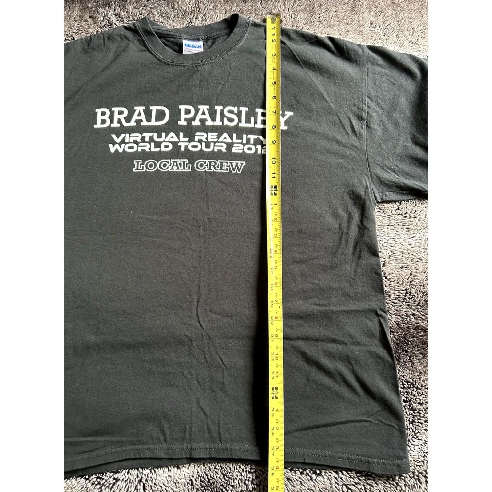 Vintage VINTAGE Brad Paisley Virtual Reality World Tour 2012 Local Crew Mens XL T-Shirt Black Paisley Tour Music Band Mens XL Size US XL / EU 56 / 4 - 4 Thumbnail