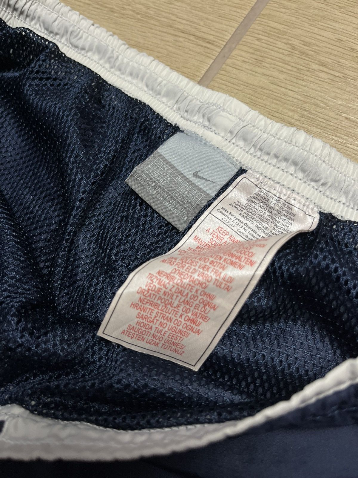Nike Vintage Nike Nylon Logo Truck Pants Y2K 00’s Size S Size US 30 / EU 46 - 9 Thumbnail