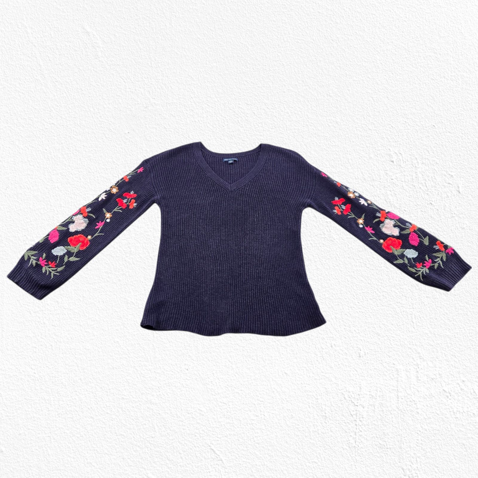 American Eagle Outfitters American Eagle Navy Floral Embroidered Sweater Size Small Size S / US 4 / IT 40 - 6 Thumbnail