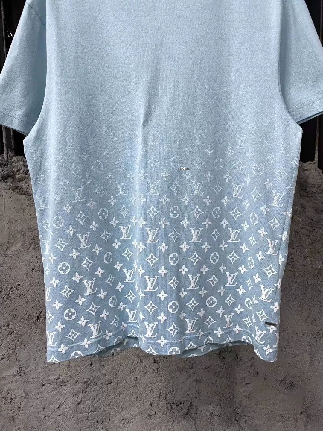 Louis Vuitton Louis Vuitton Ice Blue Gradient Monogram Tee Size US S / EU 44-46 / 1 - 4 Thumbnail