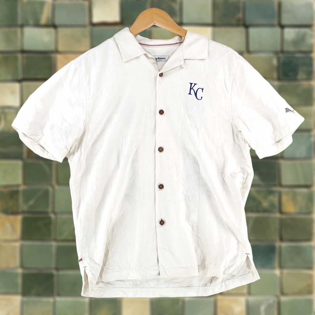 Tommy Bahama Tommy Bahama Hawaiian Shirt MLB Embroidered Silk White Men M Kansas City Royals Printed/Embroidered Size US M / EU 48-50 / 2 - 1 Thumbnail