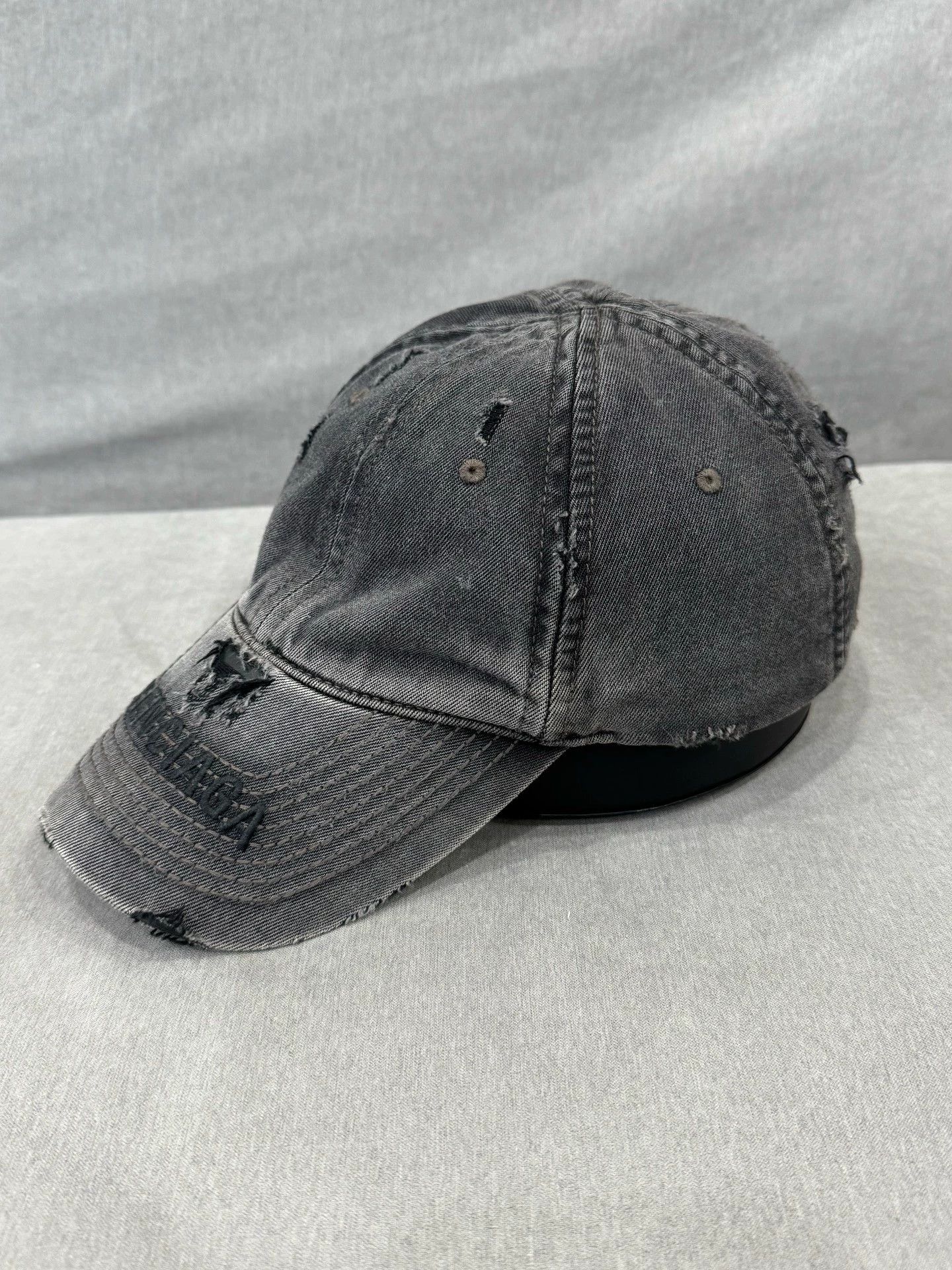 Balenciaga Balenciaga distressed embroidered baseball cap Size 40 - 2 Thumbnail