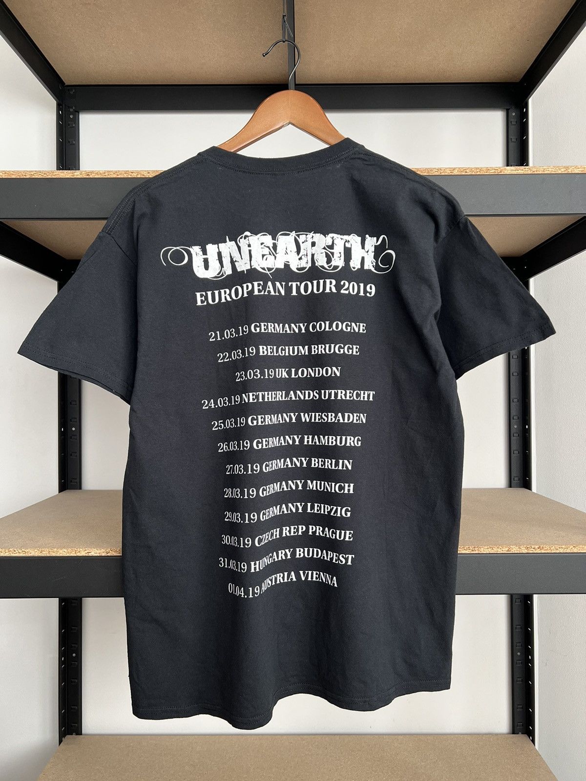 Band Tees Vintage 2019 Unearth Metalcore Band Tour Black T-shirt Size US L / EU 52-54 / 3 - 2 Thumbnail