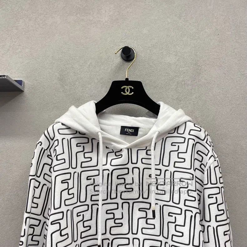 Fendi Fendi White Hooded Sweatshirt Size US S / EU 44-46 / 1 - 4 Thumbnail