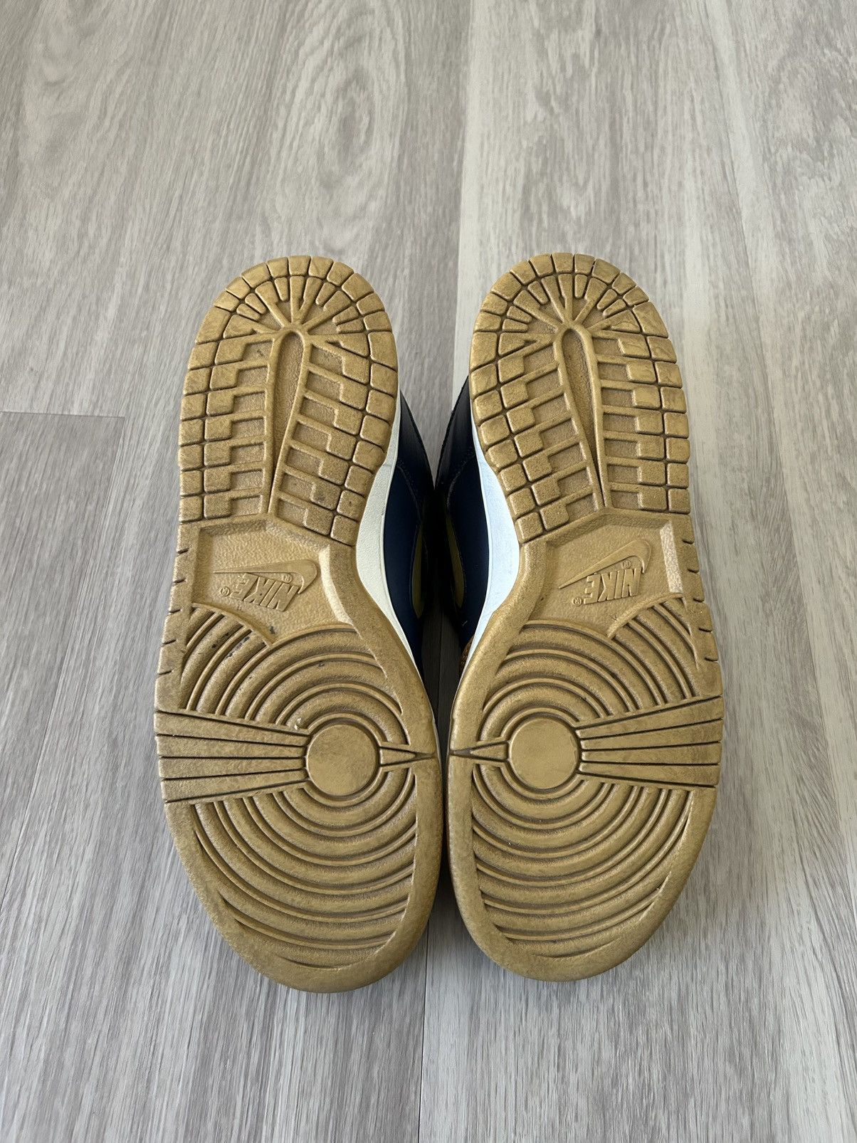 Nike × Supreme Supreme X Nike Dunk Low SB Metallic Gold Size 8.5 Size US 8.5 / EU 41-42 - 6 Thumbnail