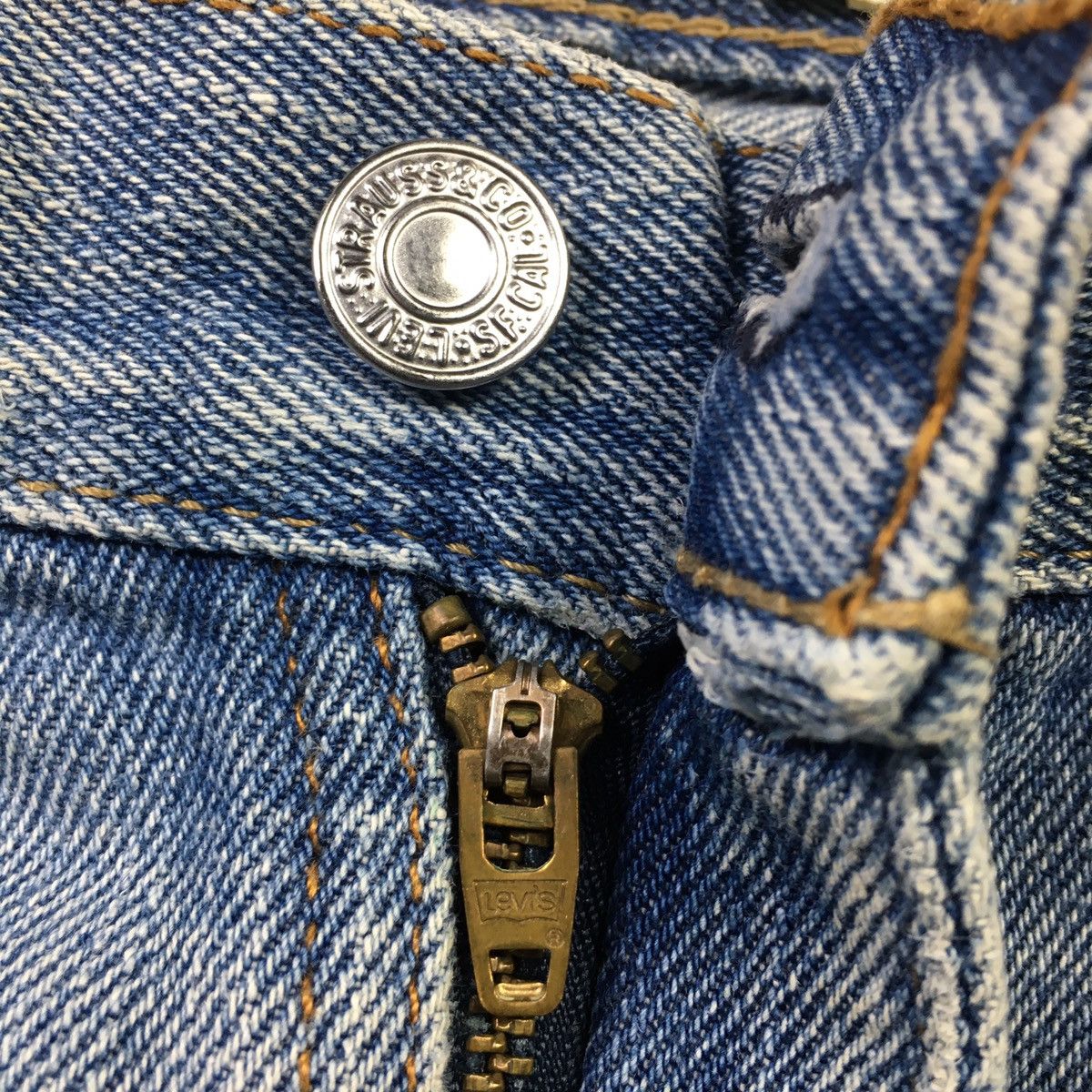Levi's × Vintage Levis 505 Straight Fit Light Blue Jeans Size US 35 - 7 Thumbnail