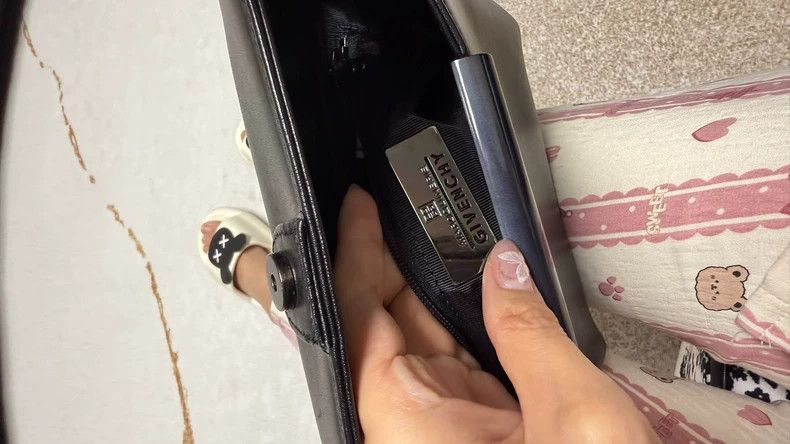 Givenchy Givenchy Small square handbag, can be carried by hand or o Size ONE SIZE - 2 Thumbnail