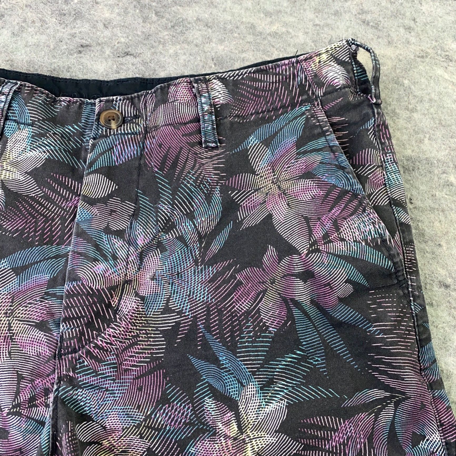 American Eagle Outfitters American Eagle Mens Shorts Bermuda Black Floral Tropical Next Level Flex Size 32 Mens Size US 32 / EU 48 - 2 Thumbnail