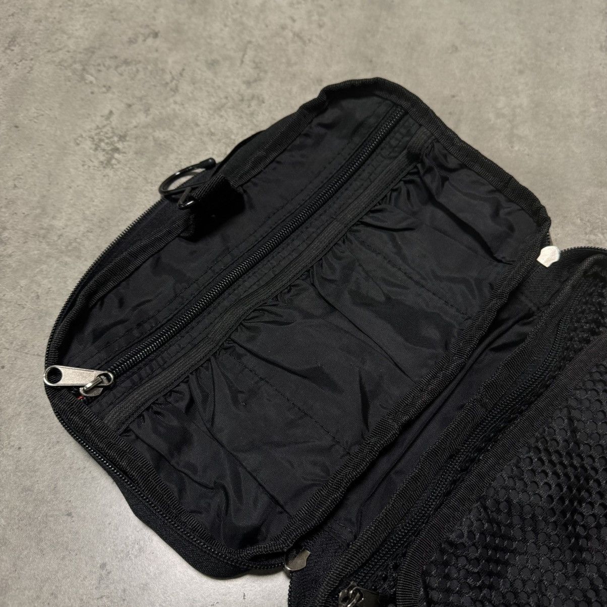 Ferrari × Fila × Formula 1 Ferrari X Fila Hanging Toiletry Bag Size ONE SIZE - 5 Thumbnail