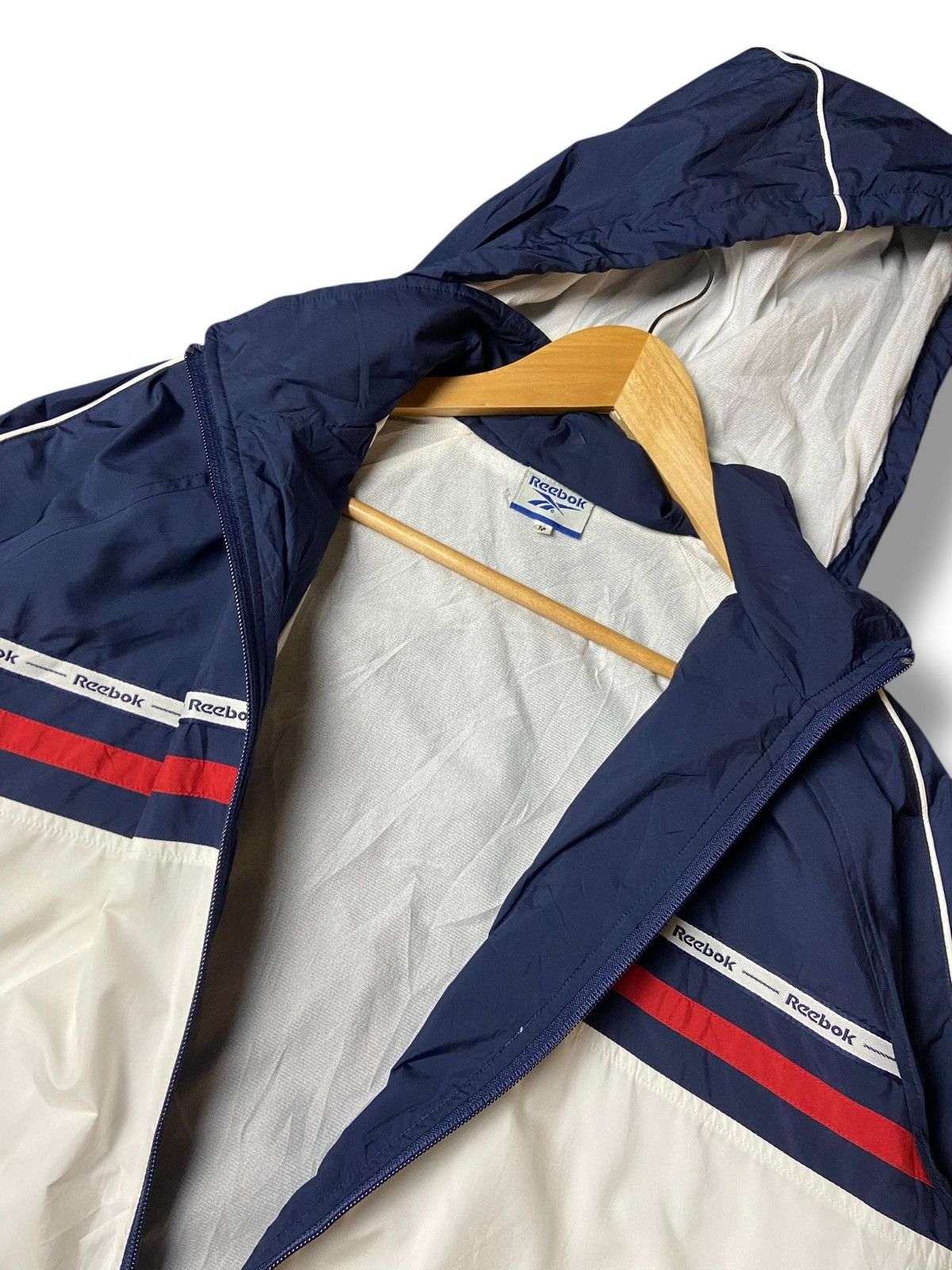 Japanese Brand × Reebok × Vintage REEBOK Brand Lightweight Zipped Windbreaker (122) Size US M / EU 48-50 / 2 - 3 Thumbnail
