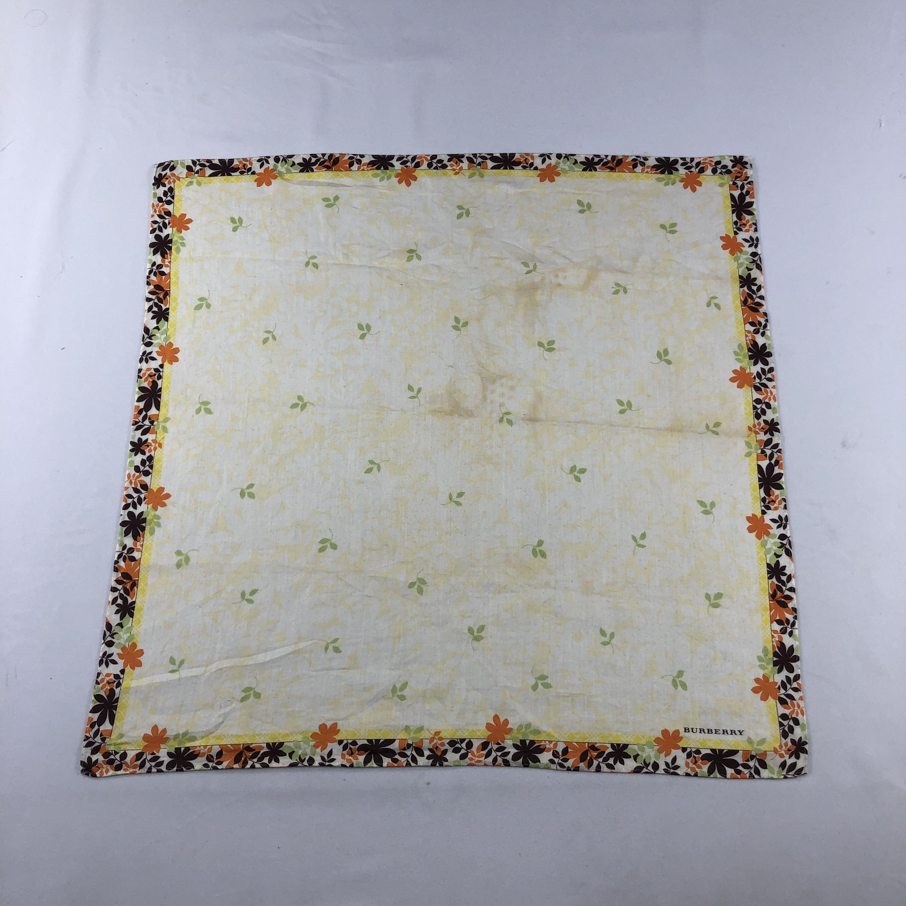 Burberry Burberry Prosum Handkerchief Neckerchief Bandana H3027 Size ONE SIZE - 1 Thumbnail