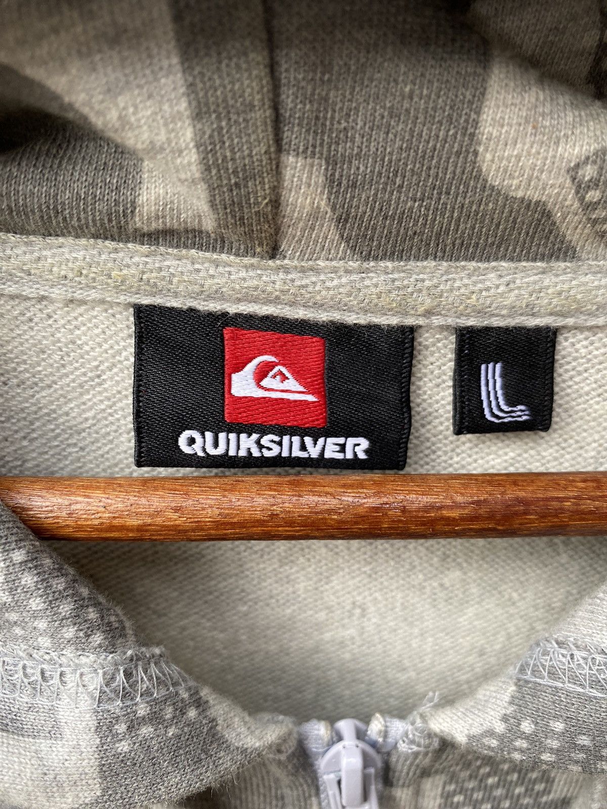 Quiksilver Vintage Quiksilver Hoodie Full Print Full Zip Surf Size L Size US L / EU 52-54 / 3 - 8 Thumbnail