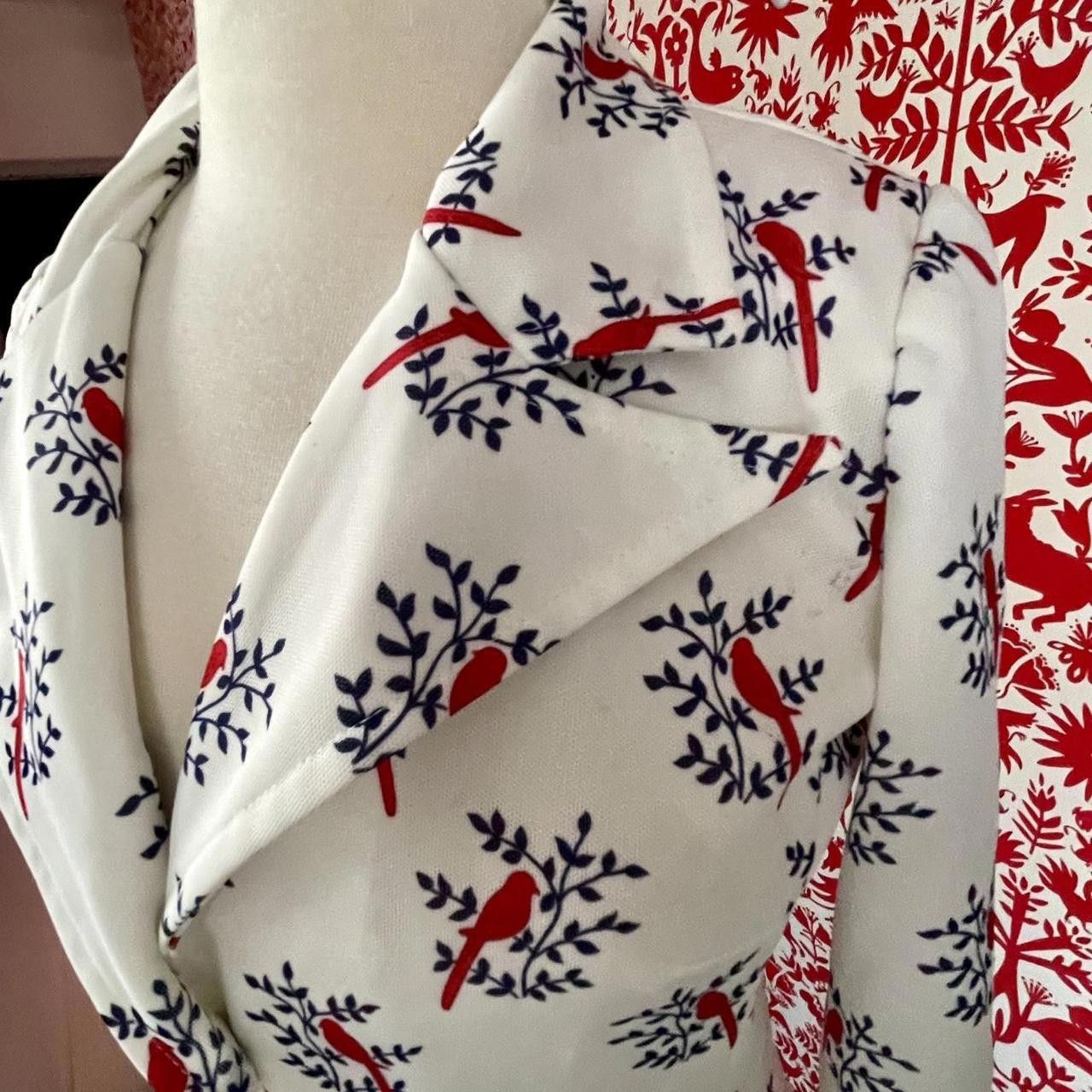 Designer Chic Bird Print Blazer with Gold Buttons Size S / US 4 / IT 40 - 5 Thumbnail
