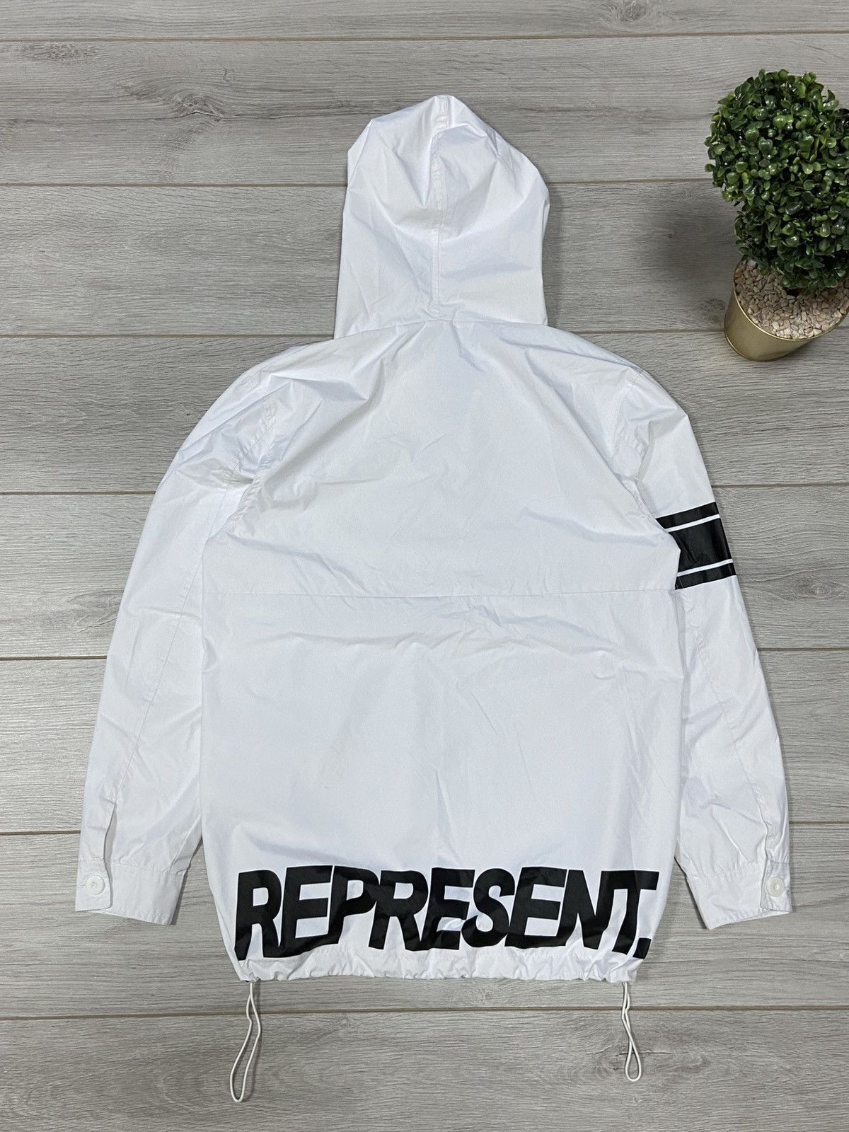 Represent Clo. Represent spell out big logo anorak buttons Size US M / EU 48-50 / 2 - 1 Thumbnail