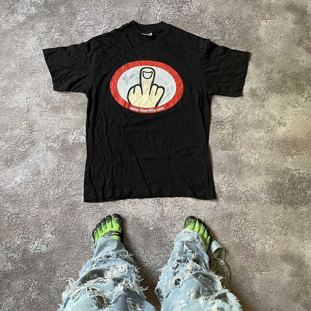 Vintage Vintage Y2K Graphic Tee Funny Middle Finger Logo Streetwear Size US M / EU 48-50 / 2 - 2 Thumbnail