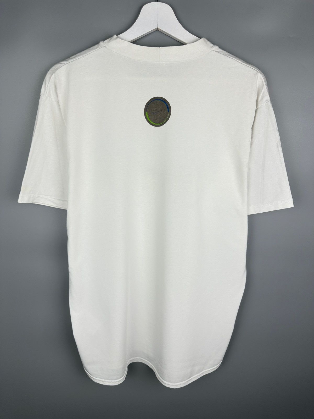 Nike 90s Vintage Nike Big Center Swoosh Reflective Logo T Shirt Size US L / EU 52-54 / 3 - 2 Thumbnail