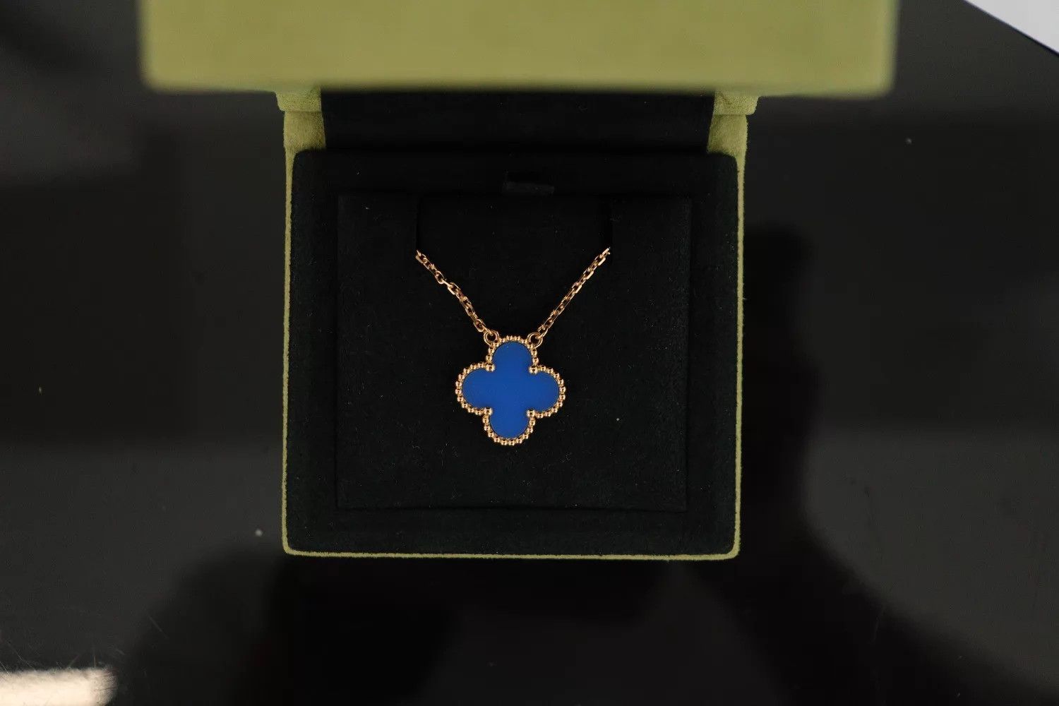 Van Cleef & Arpels Van Cleef & Arpels Clover 18K 5.1g Box/Card 2026.05.17 Size ONE SIZE - 5 Thumbnail