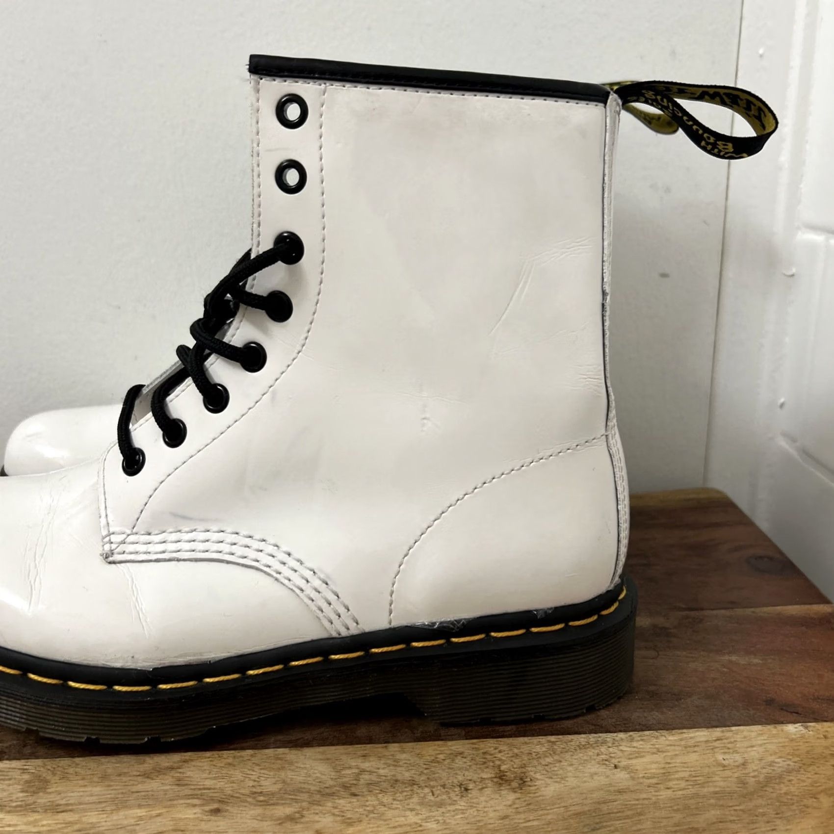 Dr. Martens VINTAGE Dr. Martens 1460 Boots Womens 9 White Patent Leather Lace Up 8 Eyelets Black Logo Combat Halloween? Size US 9 / IT 39 - 5 Thumbnail
