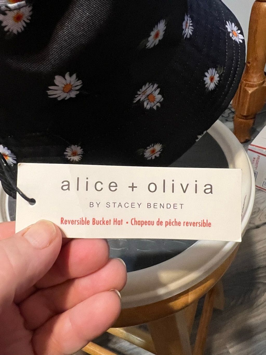 Alice + Olivia Women's Alice + Olivia Reversible Bucket Hat White Daisy Size ONE SIZE - 4 Thumbnail