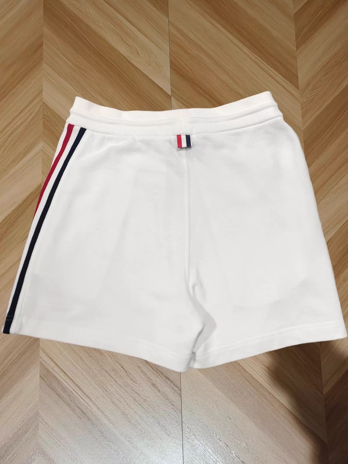 Thom Browne Thom Browne Women's 0 Short New Worn Once Size 25" / US 0 / IT 36 - 2 Thumbnail