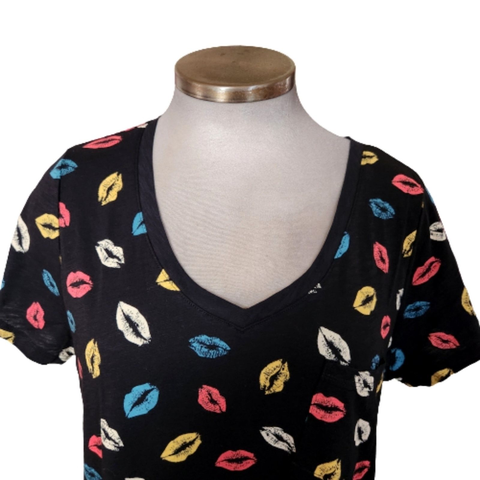 Torrid TORRID ☆ MUTI-COLOR KISSES ☆ CLASSIC SLUB TEE ☆ NWOT Size 4XL / US 24-26 - 3 Thumbnail