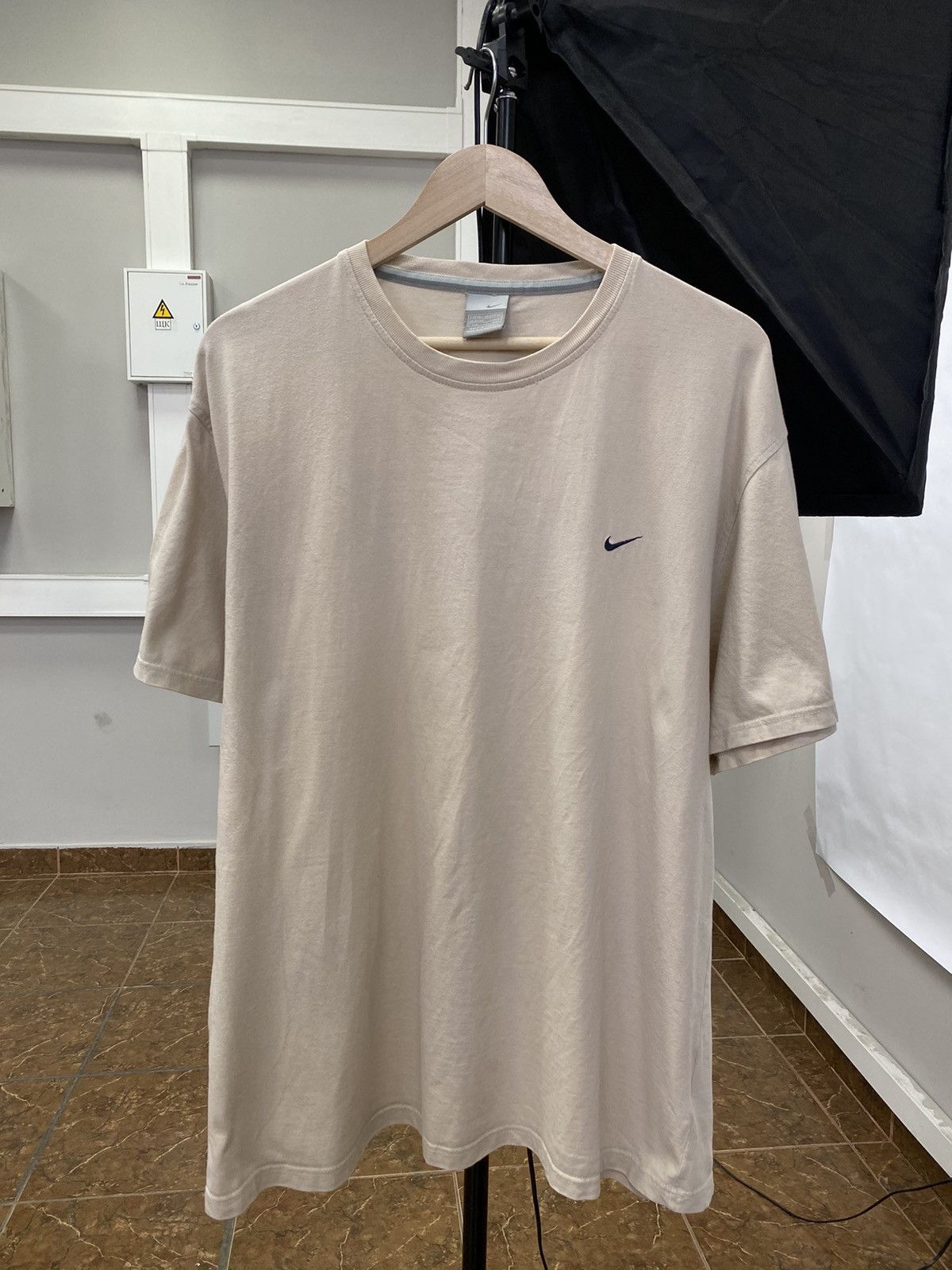 Nike × Vintage 🇺🇸 Vintage 90s Nike Swoosh Retro T-Shirt Rare Hype Y2K Size US XXL / EU 58 / 5 - 1 Thumbnail