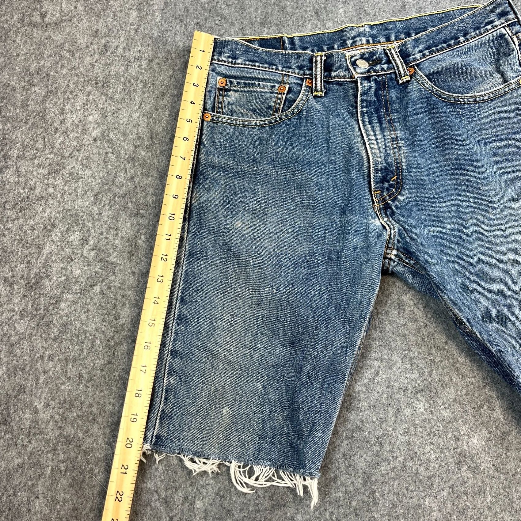 Levi's Levi's 505 Mens Bermuda Shorts Denim W32 Blue Mid Wash Whiskers Fray Hem 5-Pocket Regular Reach Size US 32 / EU 48 - 3 Thumbnail