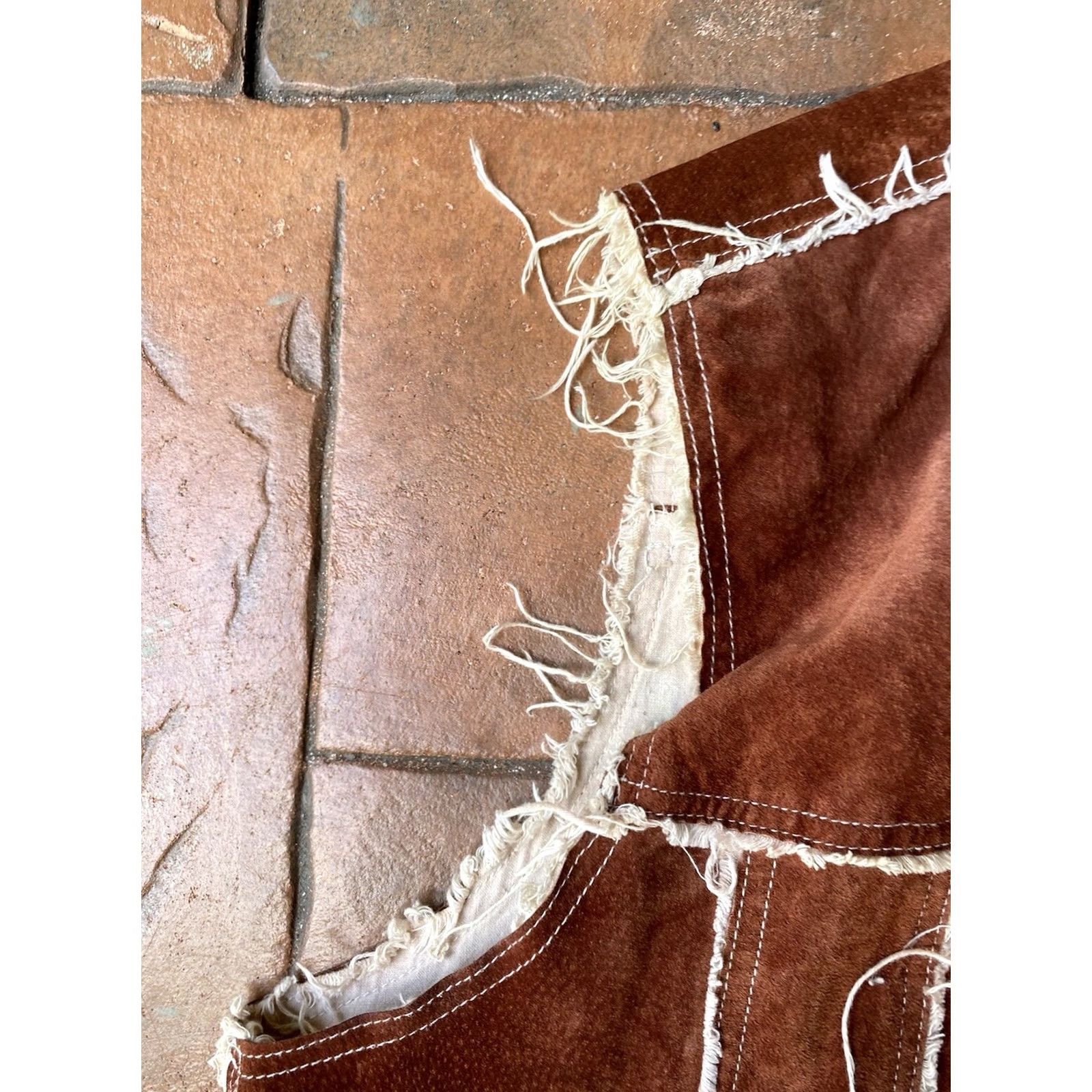 Vintage VINTAGE Wilsons Leather Vest M Julian Suede Leather Patchwork Distressed Burnt Orange L Mens Large 80s 90s Classic Hunting All Seasons Size US L / EU 52-54 / 3 - 6 Thumbnail