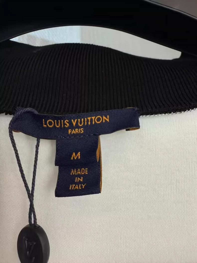 Louis Vuitton Louis Vuitton big logo on white chest sweatshirt Size US M / EU 48-50 / 2 - 4 Thumbnail