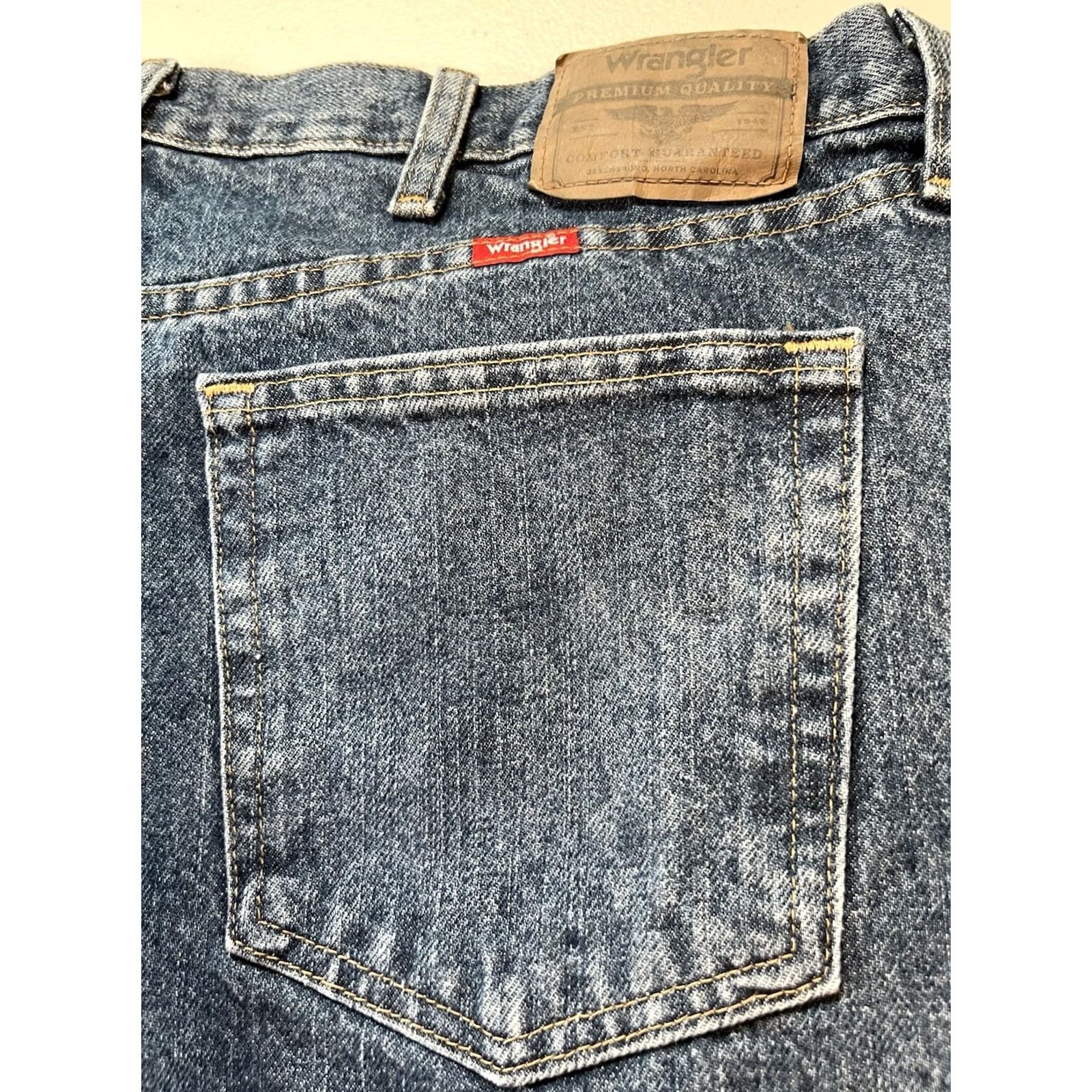 Wrangler Wrangler Jeans Men’s 38x29 Premium Quality Light Denim Jeans Blue 5-Pocket Regular Mid Rise Cotton Blend Denim USA Logo Size US 38 / EU 54 - 7 Thumbnail