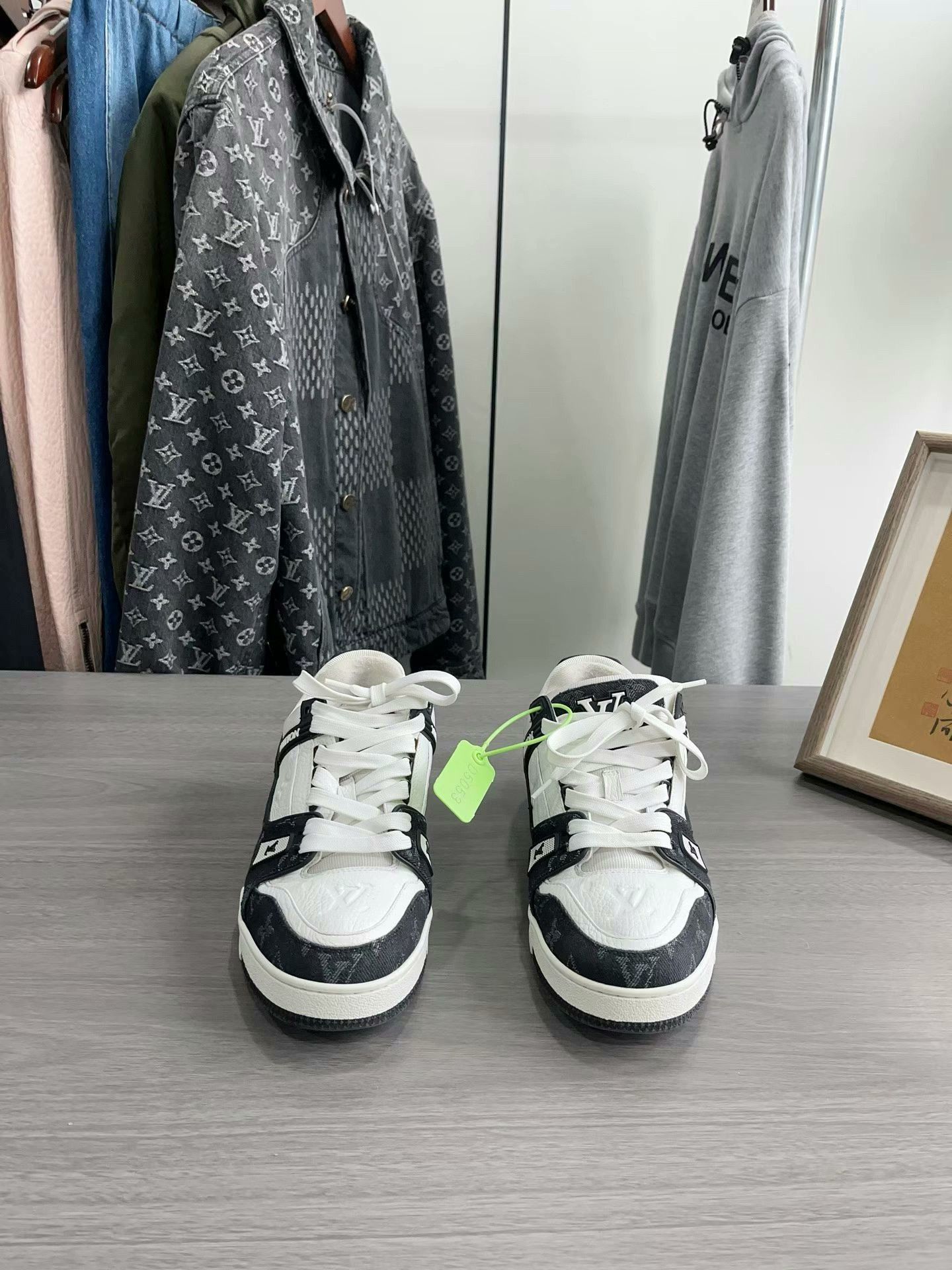 Louis Vuitton Louis Vuitton LV Trainer Black and White Sneakers Size US 8 / EU 41 - 1 Thumbnail