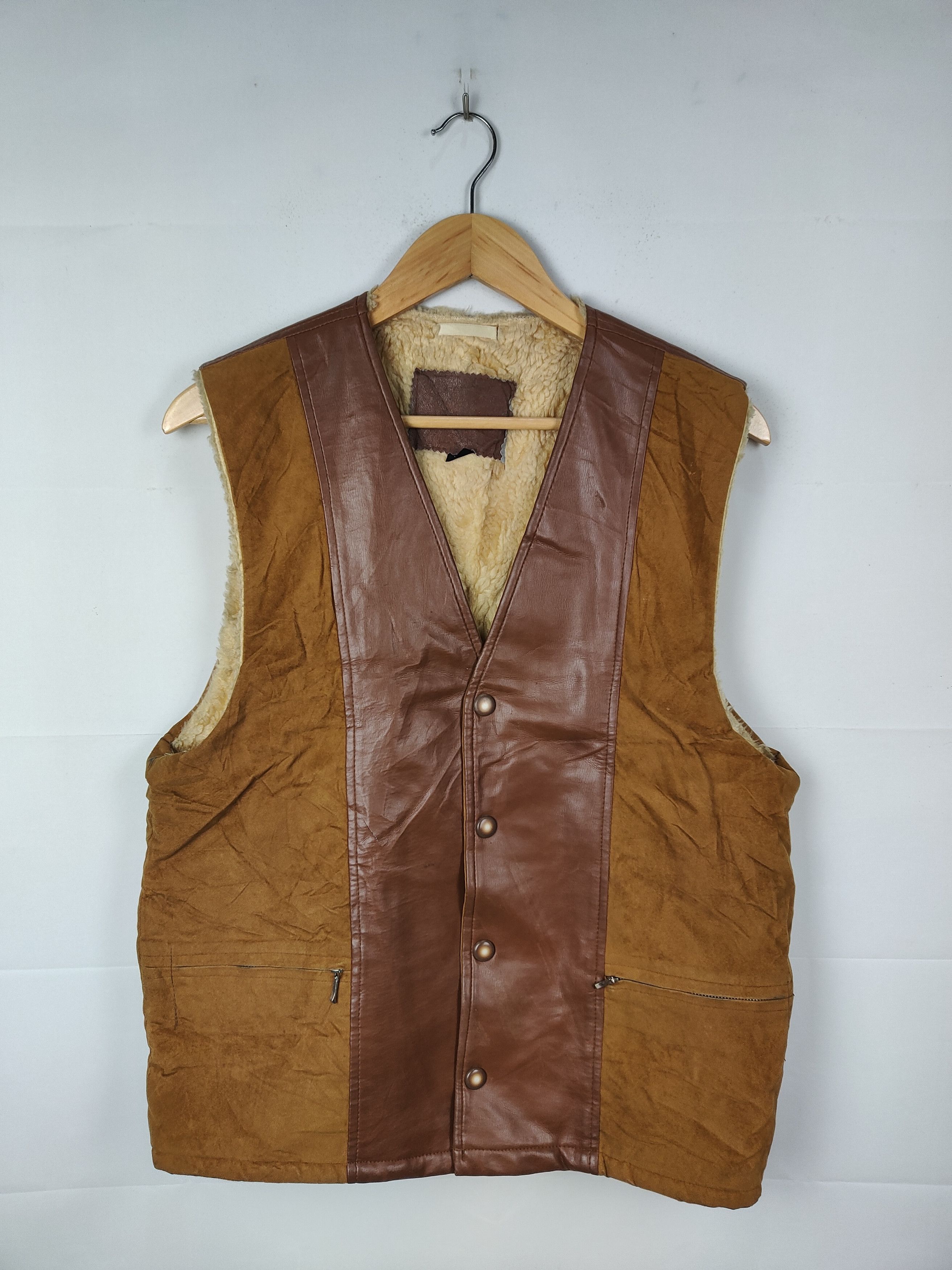 Vintage Vintage brown suede and leather vest with a shearling lining Size US L / EU 52-54 / 3 - 1 Thumbnail