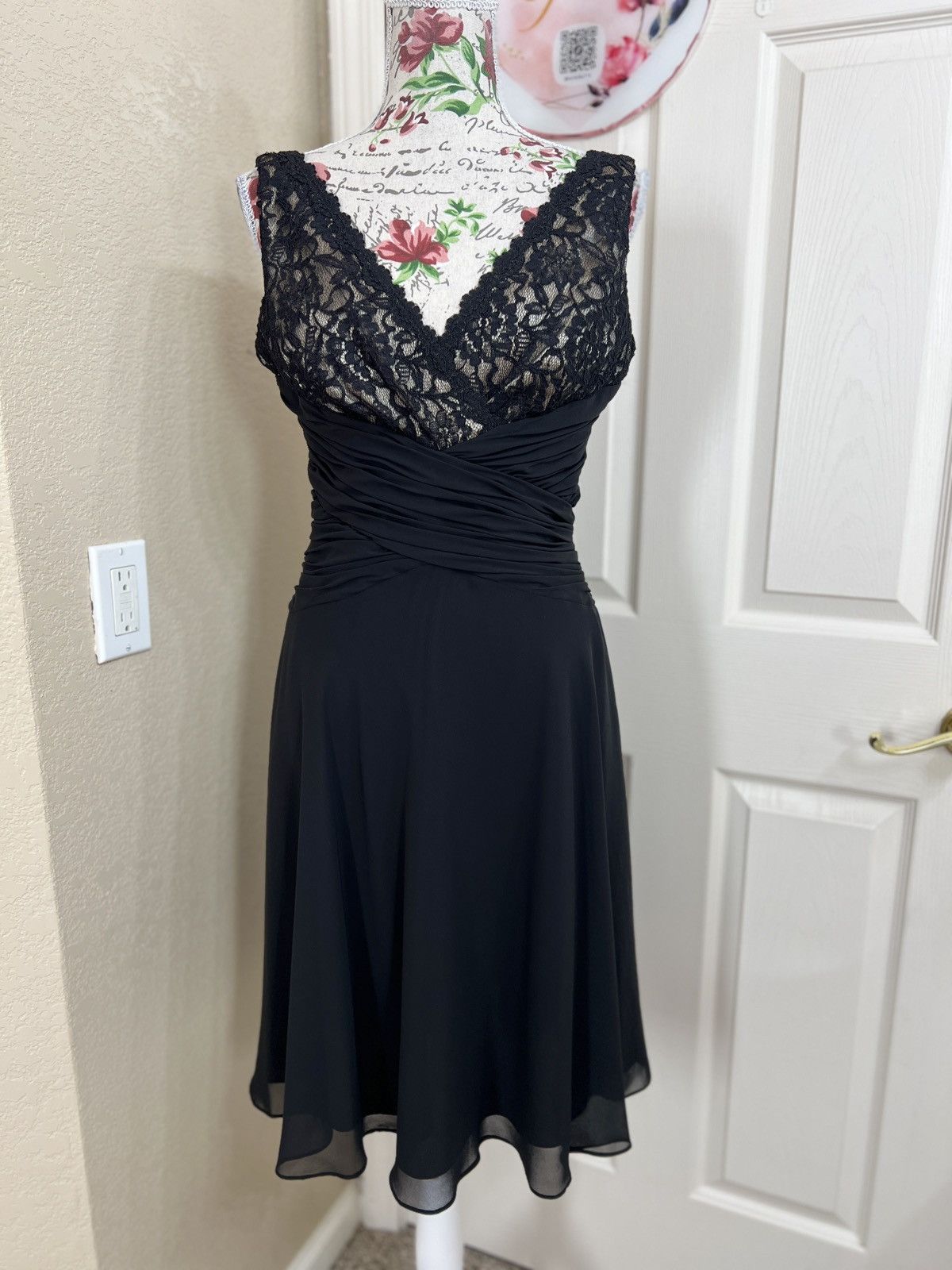 Other Jones Wear black lace midi dress size 6 Size S / US 4 / IT 40 - 1 Thumbnail