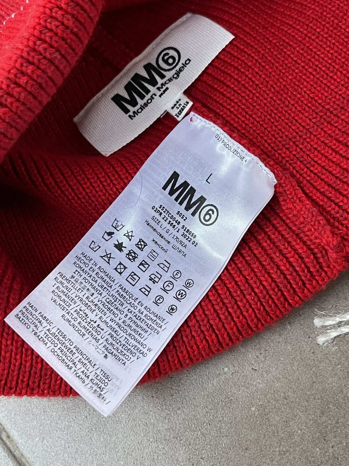 Maison Margiela !DS! AW22 Maison Margiela White Stitch Knitted Red Beanie Size ONE SIZE - 9 Thumbnail