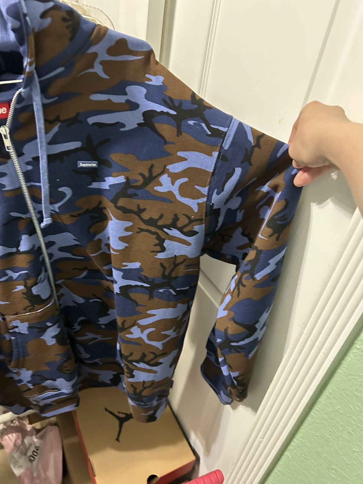 Supreme Supreme small box logo Blue camo brand new!! Size Large Size US L / EU 52-54 / 3 - 3 Thumbnail