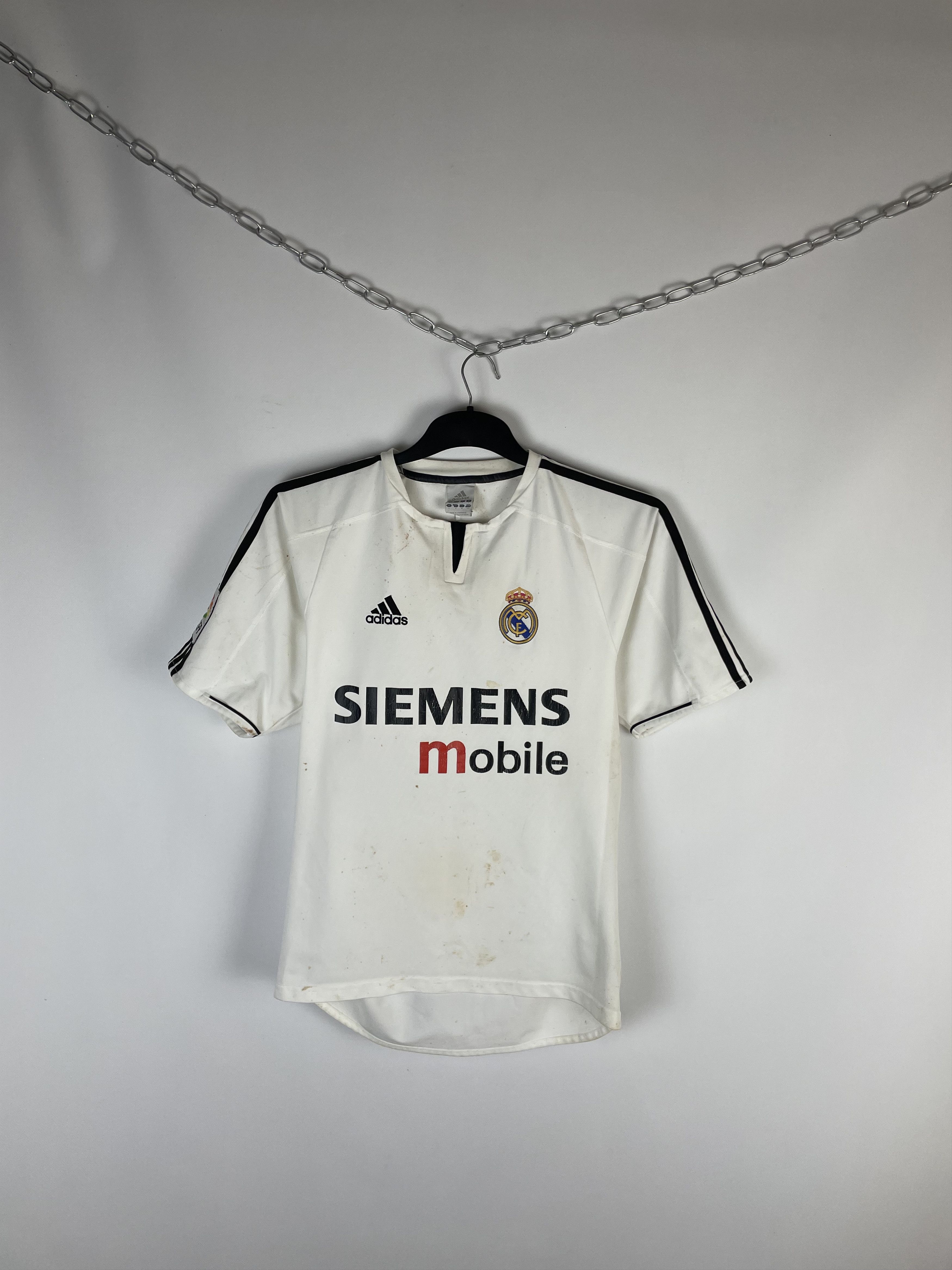 Adidas × Vintage Adidas Real Madrid 2003-2004 home jersey Size US S / EU 44-46 / 1 - 1 Thumbnail