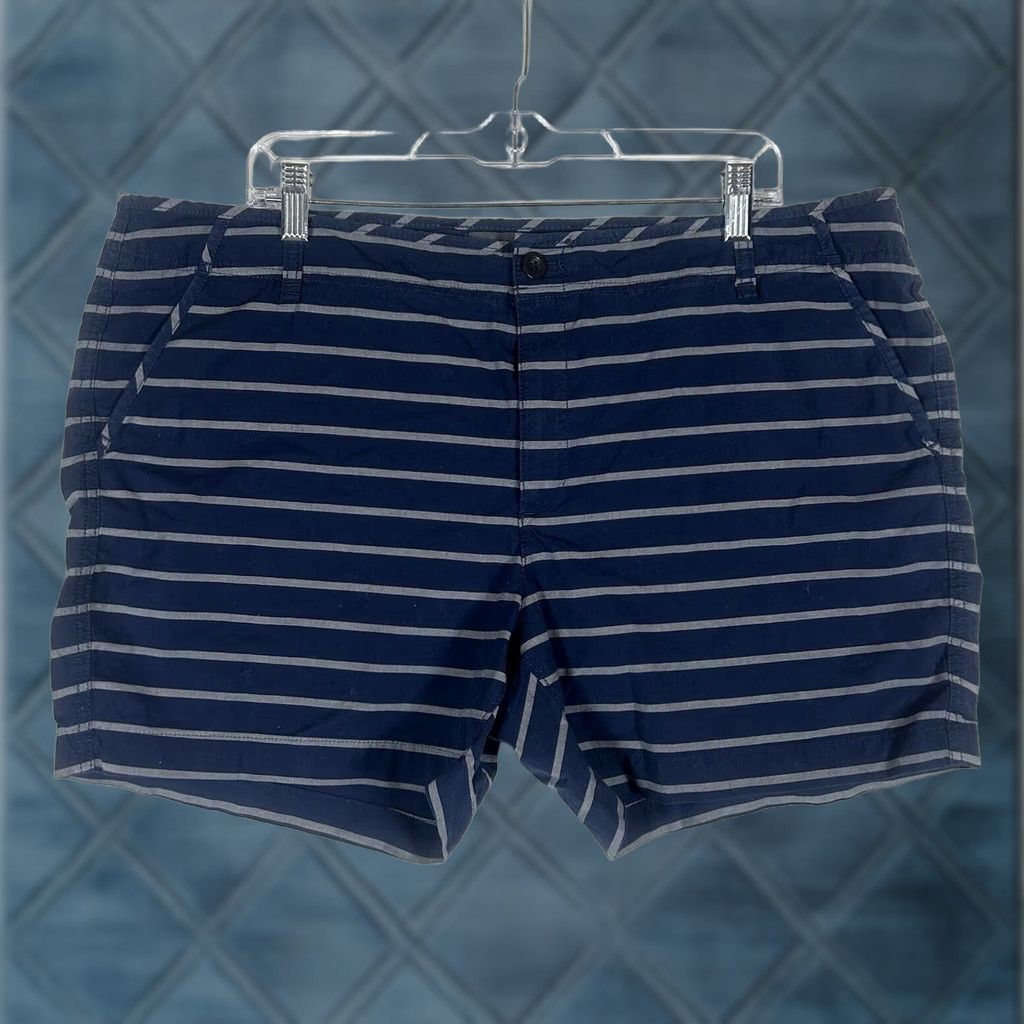 Eddie Bauer Eddie Bauer Womens Striped Shorts 20 Plus Blue Flat Front Chino Travel Stretch Size 42" / US 20 - 1 Thumbnail